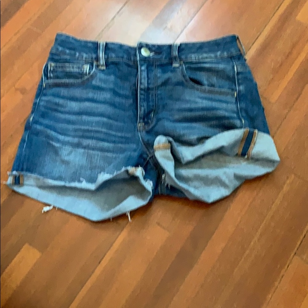Denim shorts with front and back pockets